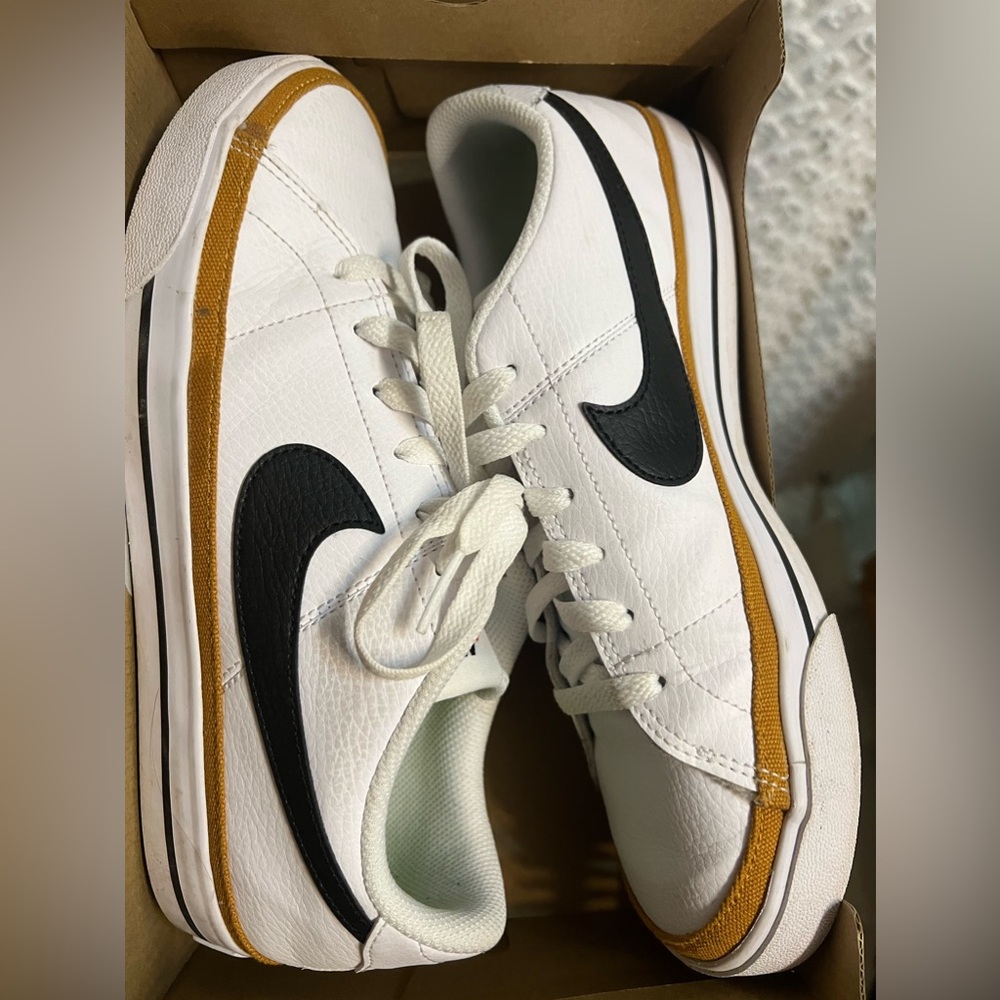 Women’s Nike Court Legacy